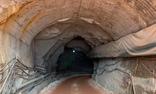 'Mục sở thị' đường hầm sâu hun hút trong mỏ quặng ở thủ phủ khoáng sản