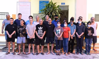 Đường dây làm giấy tờ giả thu lợi hơn 20 tỷ đồng