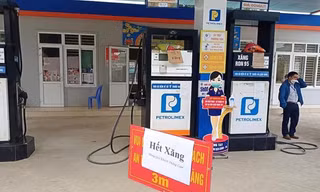 Vụ hàng loạt cửa hàng treo biển 'hết xăng': Do không được cung cấp theo nhu cầu?