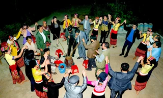 Nghệ An tôn vinh người có uy tín trong cộng đồng dân tộc thiểu số