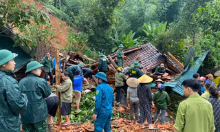 Mưa lũ, sạt lở đất trên diện rộng, Nghệ An khẩn cấp di dời hàng trăm người đến nơi an toàn