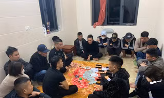 [Video] Cảnh sát đột kích ổ nhóm đánh bạc lưu động