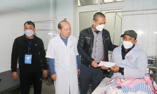 Sẻ chia Tết ấm đến bệnh nhân, người nghèo