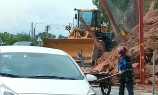 Mưa lớn làm nhiều nơi ở Nghệ An ngập sâu, sạt lở