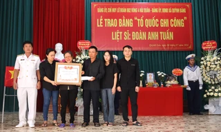 Trao bằng Tổ quốc ghi công cho liệt sĩ hi sinh tại Trường Sa