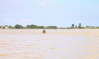 Hình ảnh chưa từng có trong tâm lụt tại Nghệ An