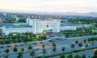 Phong tỏa khoa sản bệnh viện lớn nhất Bắc Trung Bộ liên quan ca dương tính SARS-CoV-2