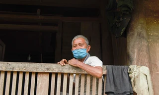 Vượt đường núi tới ổ dịch ở bản rẻo cao huyện biên giới Nghệ An