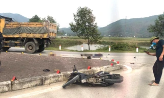 Đôi nam nữ tử vong sau cú va chạm với xe tải