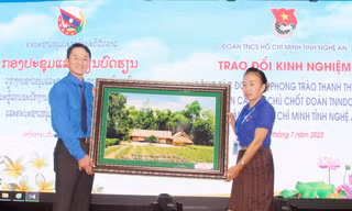 Thanh niên Nghệ An và Lào trao đổi kinh nghiệm công tác Đoàn