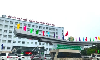 Bệnh viện lớn nhất Bắc Trung Bộ chiếm dụng đất, lập barie làm bãi gửi xe