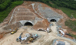 Khoét núi, đào hầm dài gần 1 km trên cao tốc đoạn qua Hà Tĩnh