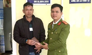 Đi chơi Tết, nam thanh niên nhặt được hơn 21 triệu đồng