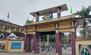 Nhân viên trường học bị bắt vì dâm ô trẻ em