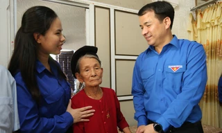 Trao nhà tình nghĩa, tặng quà gia đình thân nhân liệt sĩ ở Hà Tĩnh