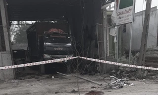 Nổ kinh hoàng ở gara ô tô, 8 người thương vong