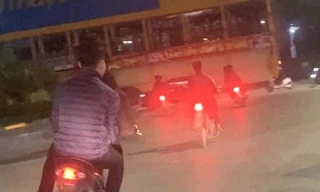 Cảnh sát xuyên đêm chặn bắt gần 100 quái xế lạng lách đánh võng