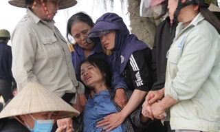 Vụ 3 mẹ con tử vong trên đường đến trường: 'Mẹ gọi sao con không dậy con ơi'