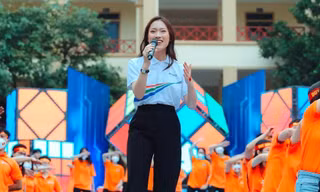 Khánh Vy khuấy động không khí náo nhiệt trận chung kết Olympia ở điểm cầu Nghệ An