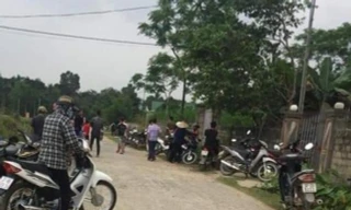 Đi học về, con bàng hoàng phát hiện bố mẹ tử vong