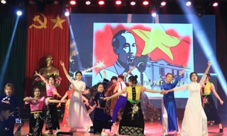 Sôi nổi chương trình nghệ thuật 'Sắc màu tháng ba' của sinh viên Nghệ An