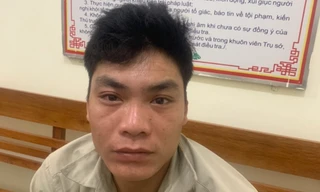 Trộm hàng loạt biển báo trên đường để bán phế liệu