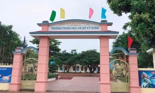 Buộc thôi việc Phó hiệu trưởng nhiều tháng không đi làm 