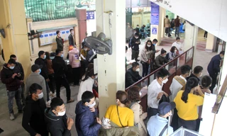 Người dân đổ xô đi làm hộ chiếu sau Tết