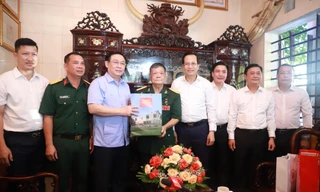 Chủ tịch Quốc hội dự Lễ trao Bằng Tổ quốc ghi công năm 2022 ở Nghệ An