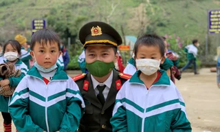 Mang Tết ấm lên 'cổng trời' Mường Lống