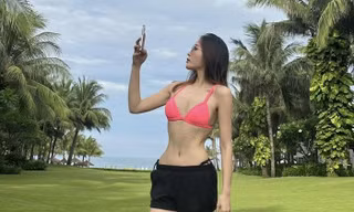 Vòng eo của nàng hậu này nhỏ đến mức nào mà bị nghi chỉnh sửa ảnh quá đà?