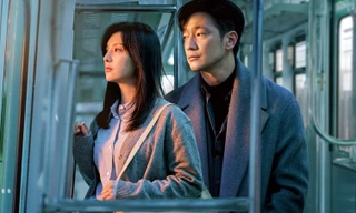 Hồi hộp xem “bạn trai cũ” của Kim Ji Won đi truy lùng những kẻ thao túng mạng xã hội