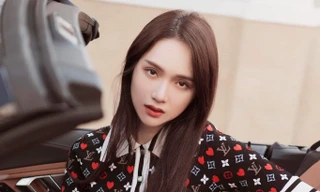 Vì sao khán giả 'giật mình' khi nhìn ảnh Hương Giang đi chơi du thuyền cùng bạn bè?