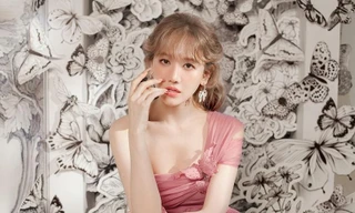 Nhan sắc Hari Won thay đổi thế nào sau khi về Hàn Quốc chữa trị bệnh liệt cơ mặt?