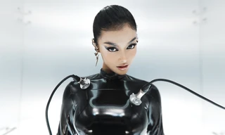 Á hậu Kiều Loan hóa “người hành tinh khác” trong váy áo độc đáo của Chung Thanh Phong