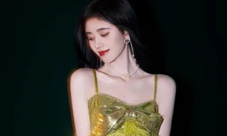 Ngày nào còn phải dùng miếng độn vai, nay Cúc Tịnh Y đã có bờ vai đẹp như Jennie BLACKPINK