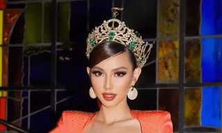 Chiếc vương miện bị méo mà Thùy Tiên đội ở châu Âu là hàng xịn hay bản "pha-ke"?