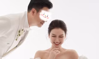Hương Giang vừa khoe ảnh chú rể giấu mặt, netizen đã nhanh chóng đoán ra danh tính