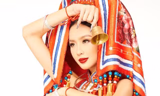 Á hậu Bảo Ngọc hóa 'cô em Dao đỏ' cho phần thi trang phục dân tộc của 'Miss Intercontinental 2022'