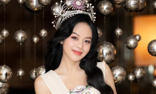 Đây phải chăng là màu sắc và kiểu trang phục Hoa hậu Thanh Thủy đặc biệt yêu thích?