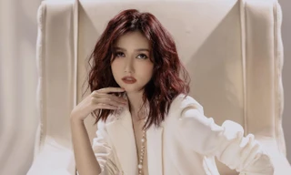 Nhiều tháng sau khi chia tay Đình Tú, Hương Giang liên tục để lộ tâm trạng buồn bã