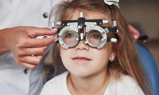 5 năm kiên trì, bé gái lấy lại ánh sáng nhờ bí quyết mà cha mẹ nào cũng nên biết