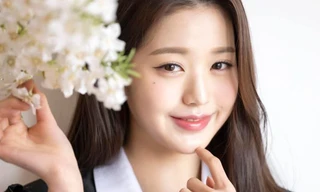 ‘Nữ idol chân dài’ bỗng vướng rắc rối vì mặc quần siêu ngắn làm động tác nhạy cảm này 