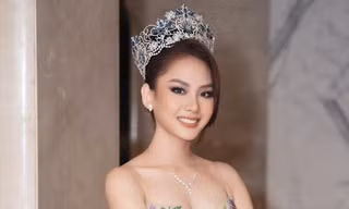 Hoa hậu Mai Phương trở lại trường cũ tìm chủ nhân mới cho vương miện Hoa hậu Việt Nam 
