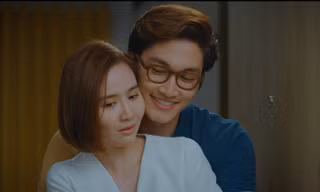 Sững sờ với cảnh quay tình tứ ngoài kịch bản của Huyền Lizzie và Đình Tú trong 'Thương ngày nắng về'
