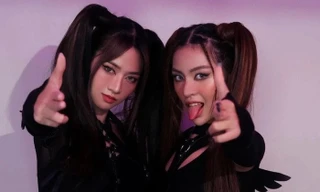 “Hotgirl trứng rán” và Lê Bống đi catwalk chung: Trình diễn thời trang hay đang tấu hài?