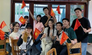 Đi Giữa Trời Rực Rỡ: Cặp đôi bị nghi "phim giả tình thật", không phải Chải - Pu!