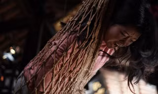 Muốn biết bị 'bóng đè' là trải nghiệm kinh hoàng như thế nào, hãy xem ngay clip này!