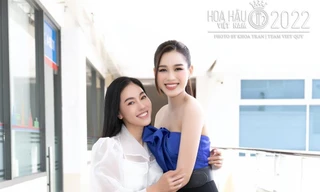 Hoa Hậu Đỗ Thị Hà đập tan tin đồn bị ghẻ lạnh xuất hiện rạng rỡ bên 'bà trùm Hoa hậu' 