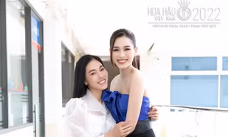Hoa Hậu Đỗ Thị Hà đập tan tin đồn bị ghẻ lạnh xuất hiện rạng rỡ bên 'bà trùm Hoa hậu' 
